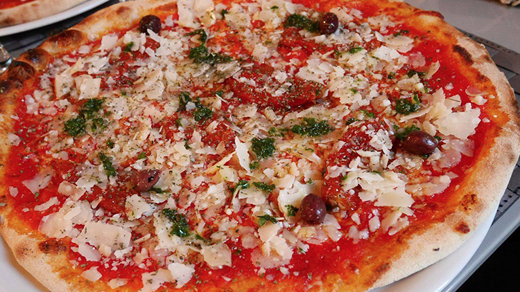 La pizza de la Bonne mère à Marseille 